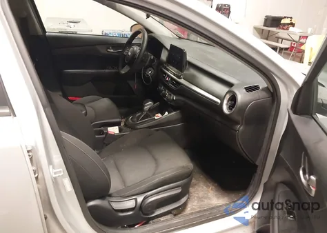 2021 Kia Forte Lxs z USA, uszkodzony, nr VIN 3KPF24AD1ME378113